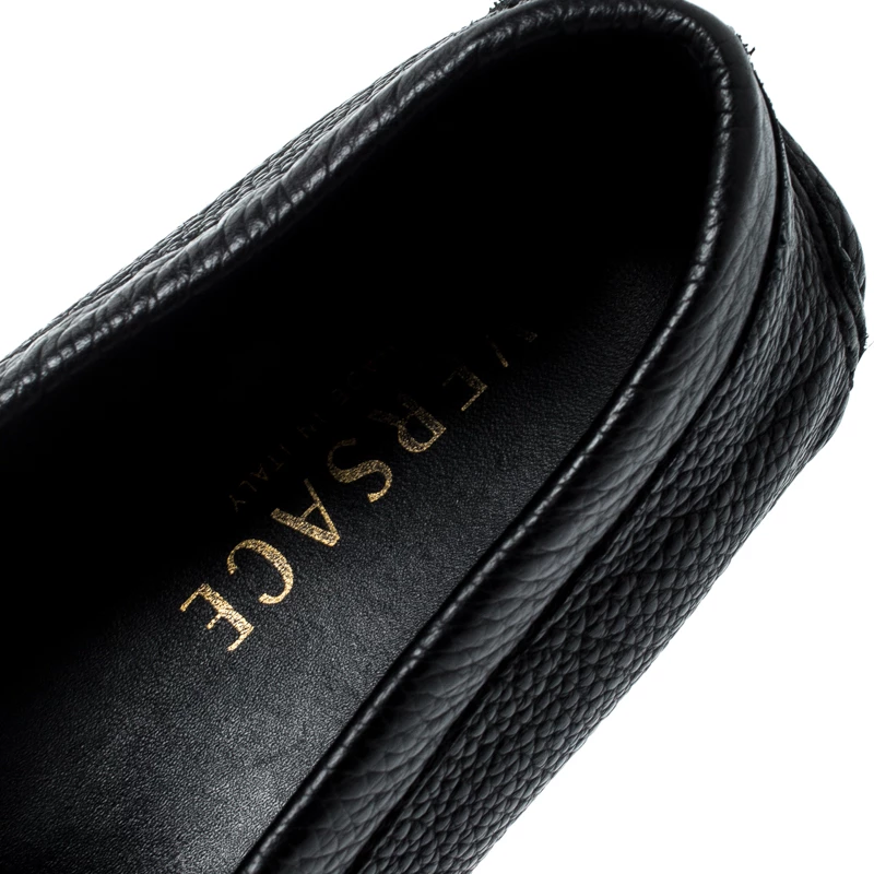 Versace Black Grained Leather Medusa Icon Chain Detail Loafers Size 42 For Men - Image 7