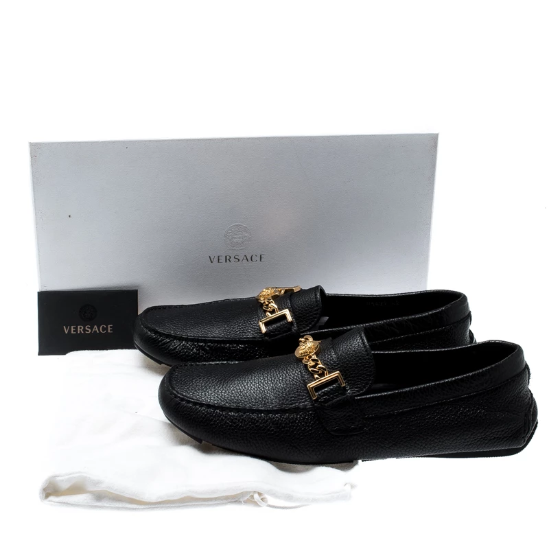 Versace Black Grained Leather Medusa Icon Chain Detail Loafers Size 42 For Men - Image 8