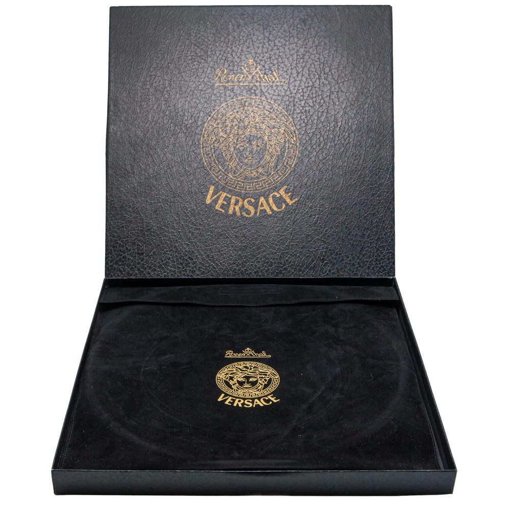 Versace Limited Edition Porcelain 13 CM Plate Of Christmas 1998 For Unisex - Image 3