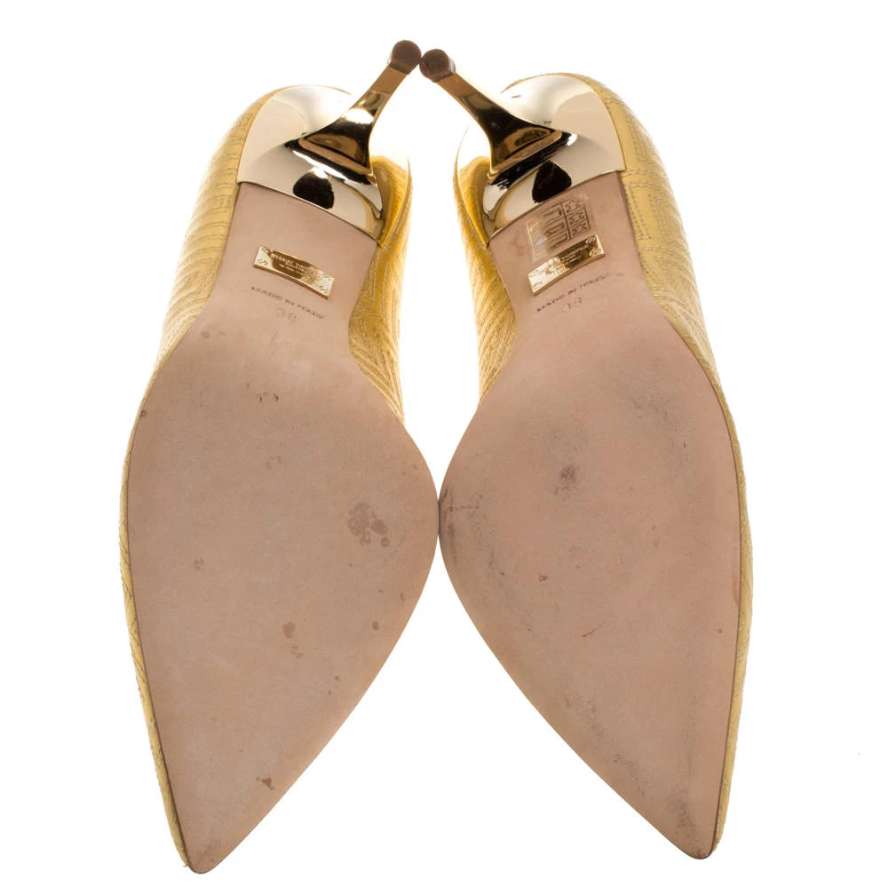 Versace Gold Quilted Leather Pointed Toe Pumps Size 38 For Women - Image 6