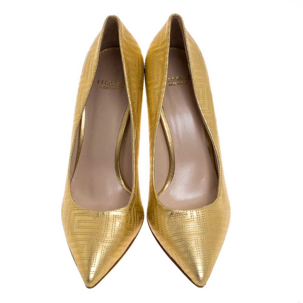 Versace Gold Quilted Leather Pointed Toe Pumps Size 38 For Women - Image 3
