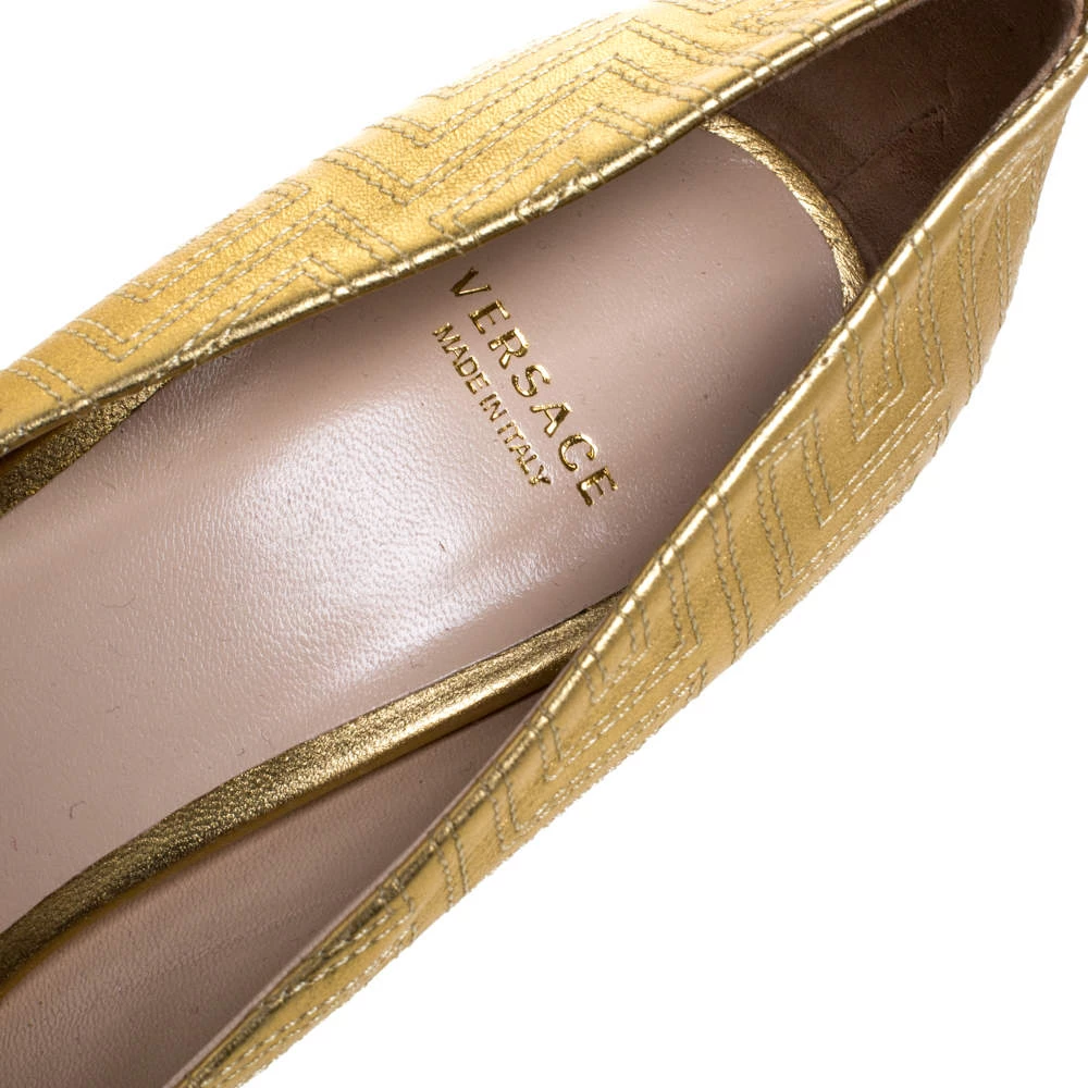 Versace Gold Quilted Leather Pointed Toe Pumps Size 38 For Women - Image 7