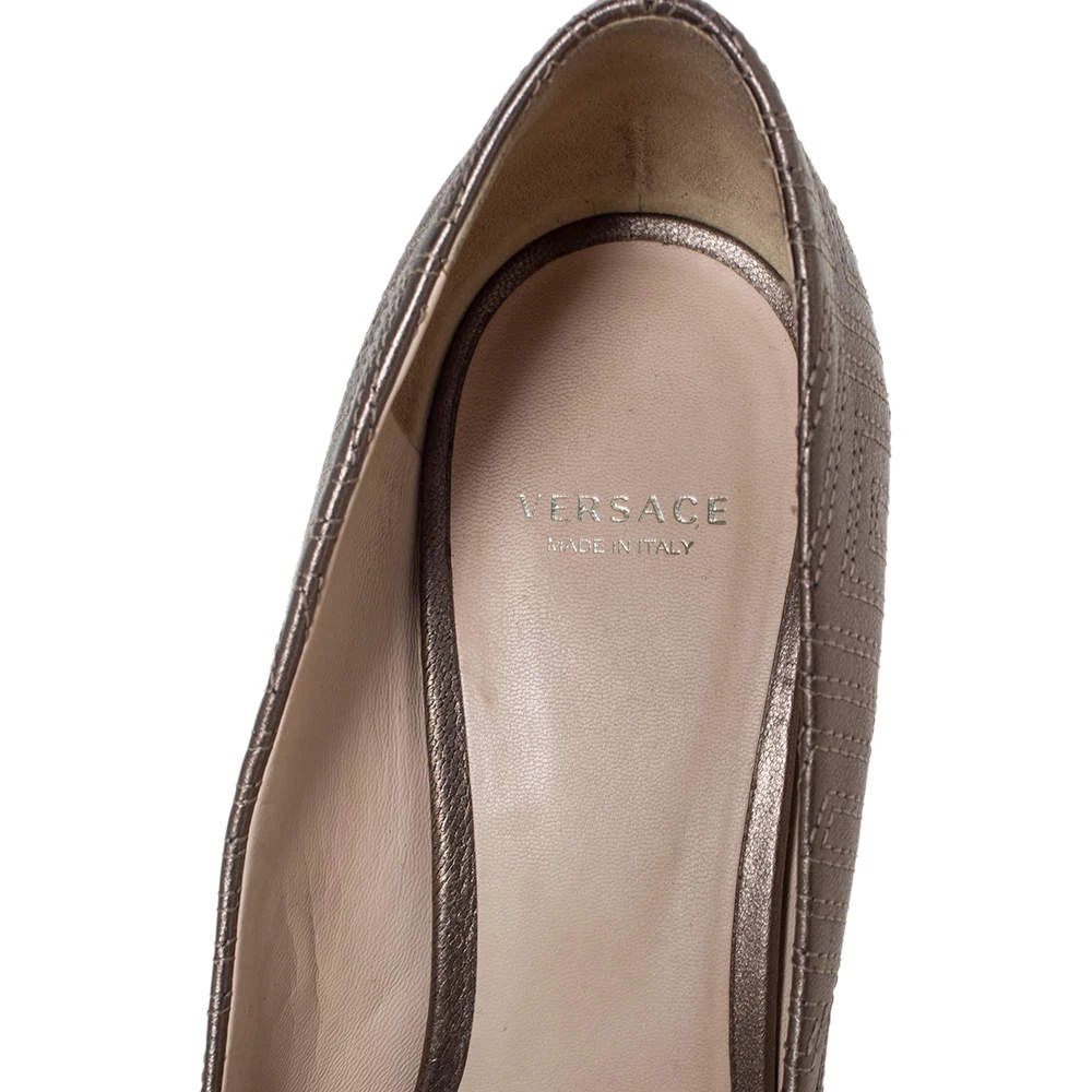 Versace Metallic Embroidered Leather Peep Toe Pumps Size 37 For Women - Image 7