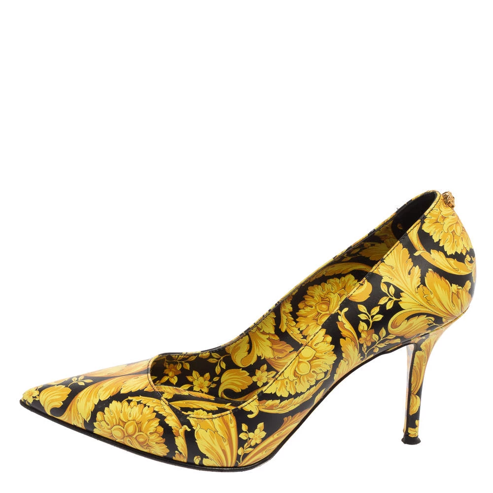 Versace Yellow/Black Barocco Print Leather Pointed-Toe Pumps Size 38 For Women - Image 2