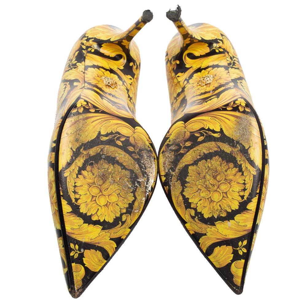 Versace Yellow/Black Barocco Print Leather Pointed-Toe Pumps Size 38 For Women - Image 6