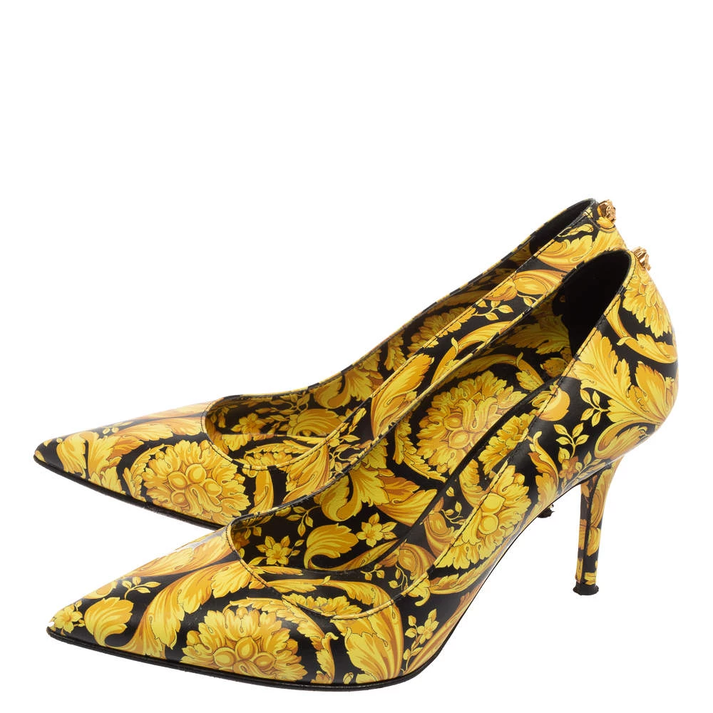Versace Yellow/Black Barocco Print Leather Pointed-Toe Pumps Size 38 For Women - Image 4
