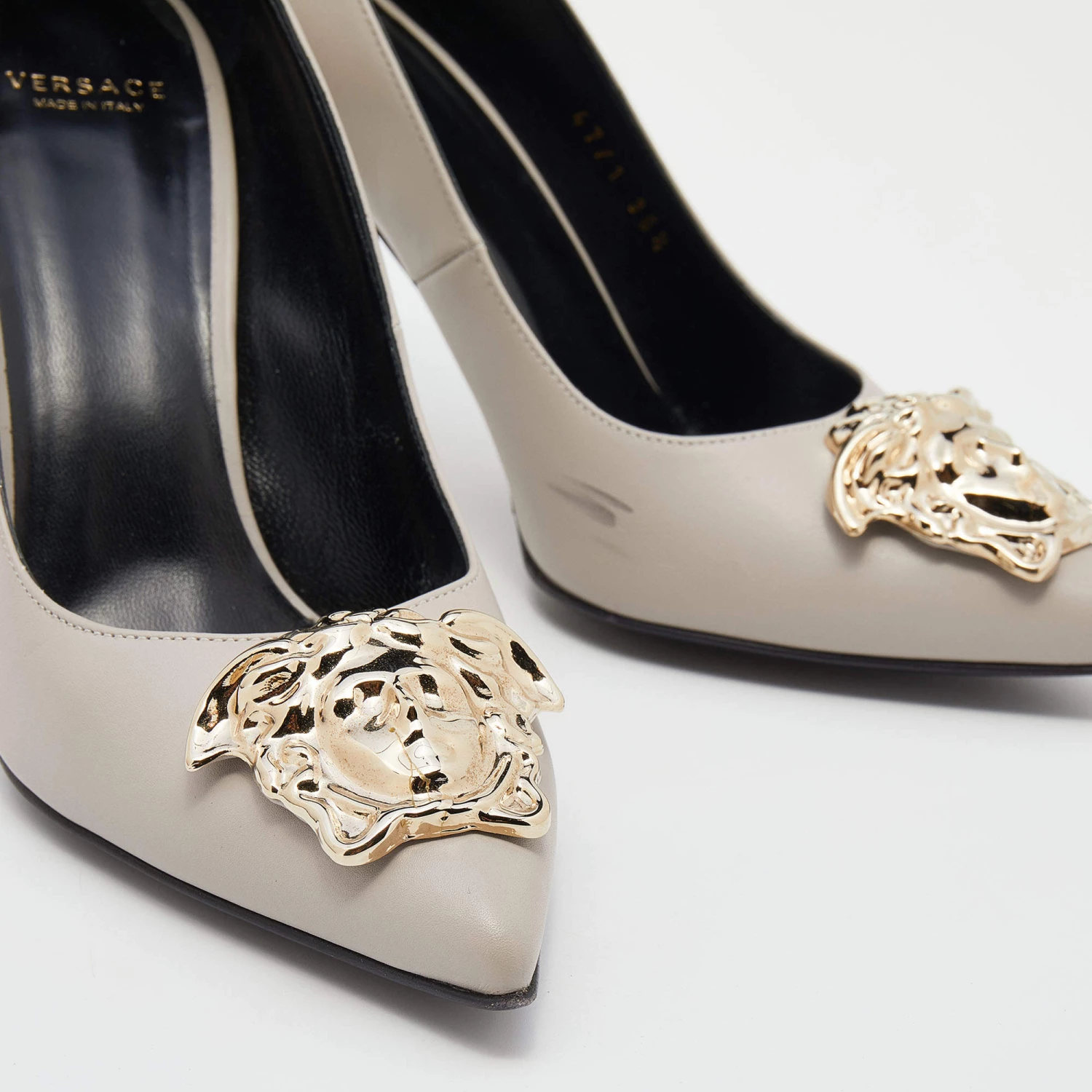 Versace Grey Leather Medusa Pointed Toe Pumps Size 36.5 For Women - Image 7